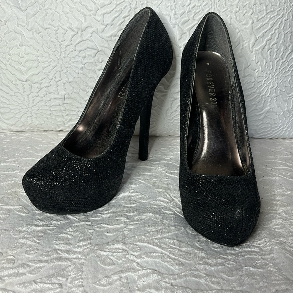 Heels size 7.5 - Picture 2 of 5